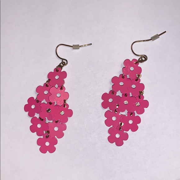Jewelry - Pink flower dangling earrings
